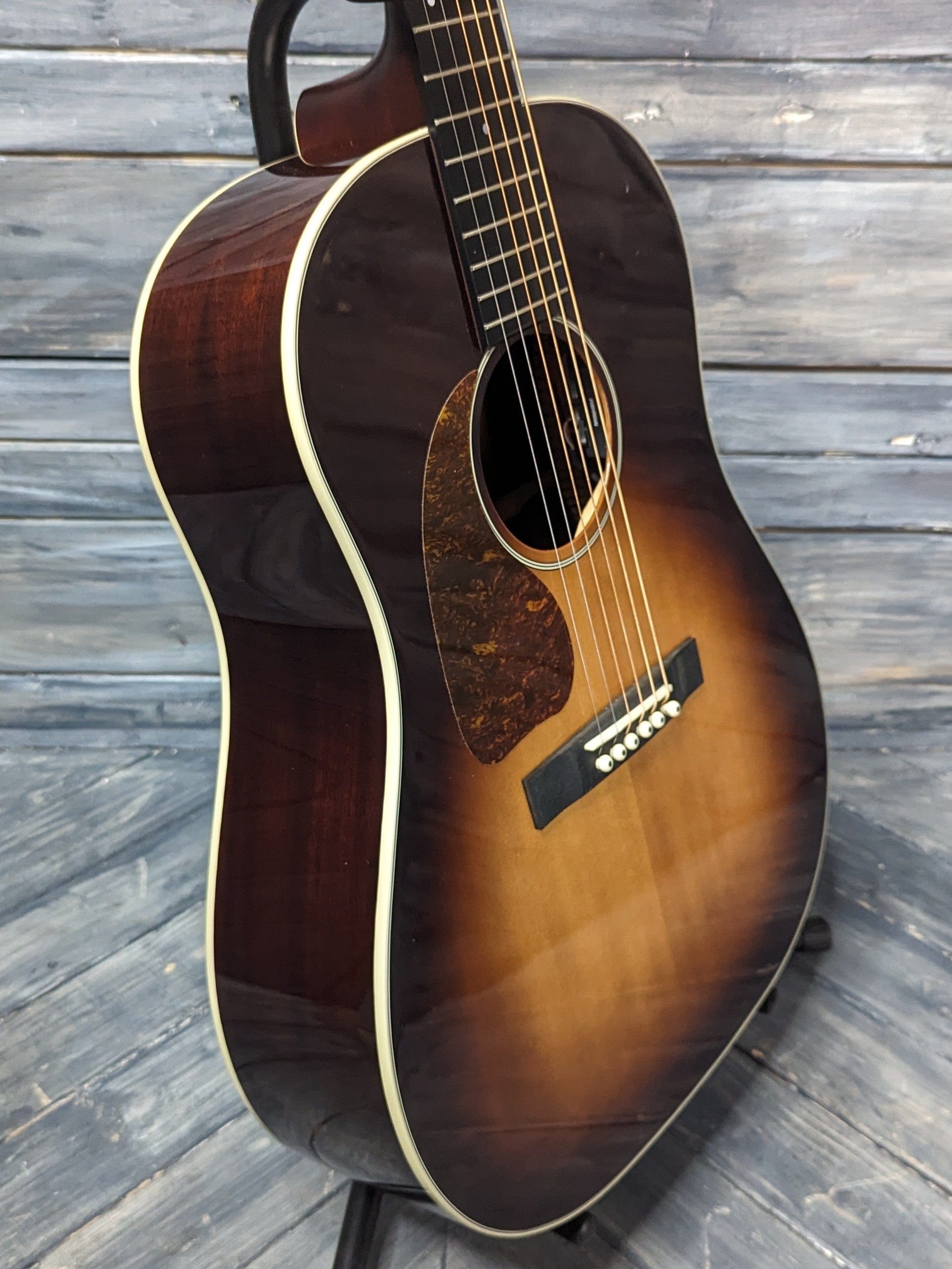 Used acoustic guitar on sale hard case