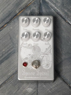 Earthquaker Devices Space Spiral Modulated Delay Pedal