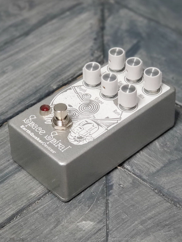 Earthquaker Devices Space Spiral Modulated Delay Pedal